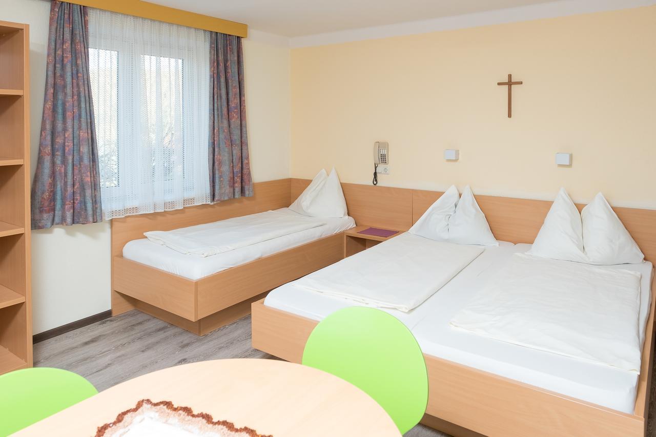 Rosslwirt-Rast Bed & Breakfast Strass im Attergau Exterior photo