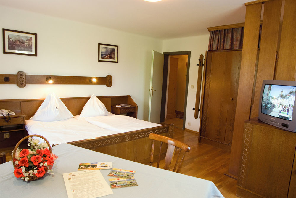 Rosslwirt-Rast Bed & Breakfast Strass im Attergau Exterior photo
