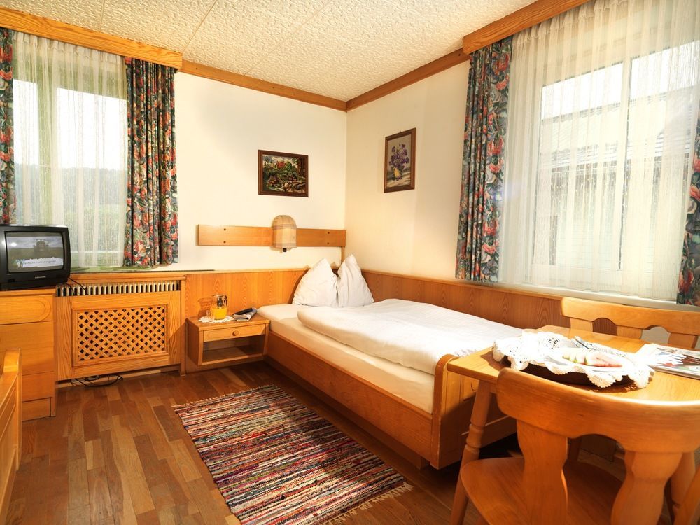 Rosslwirt-Rast Bed & Breakfast Strass im Attergau Exterior photo