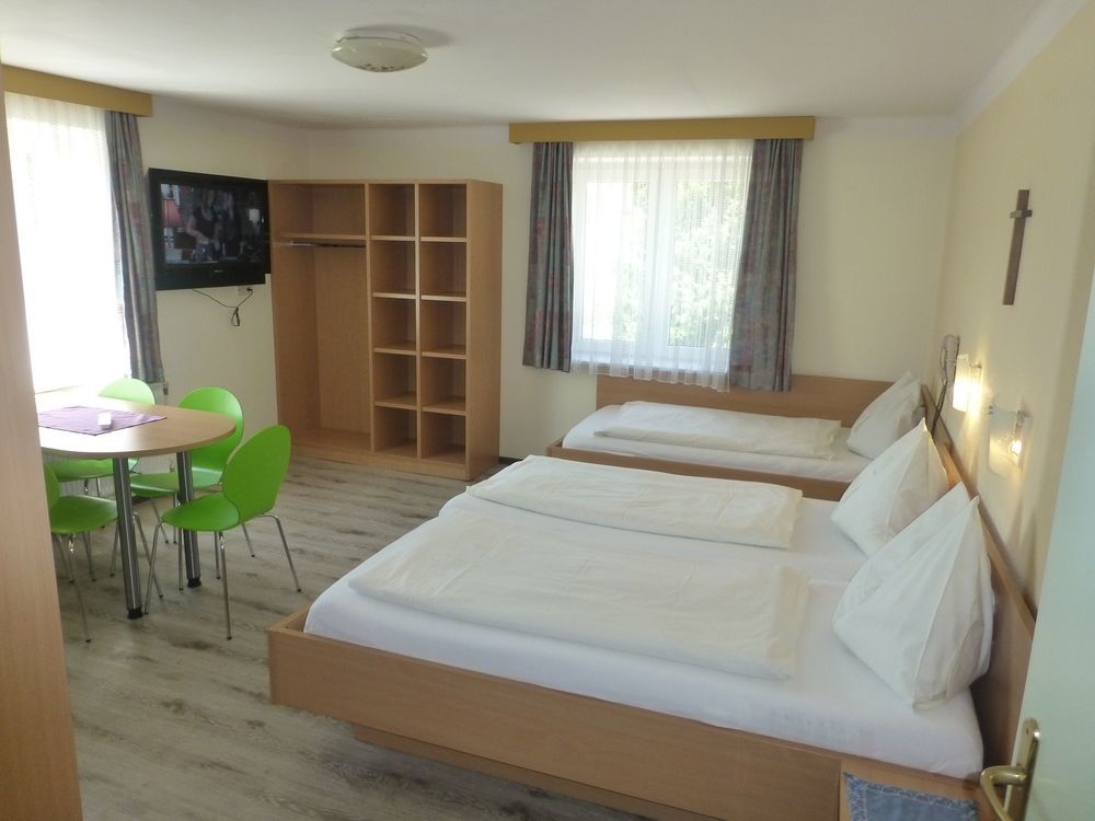 Rosslwirt-Rast Bed & Breakfast Strass im Attergau Exterior photo